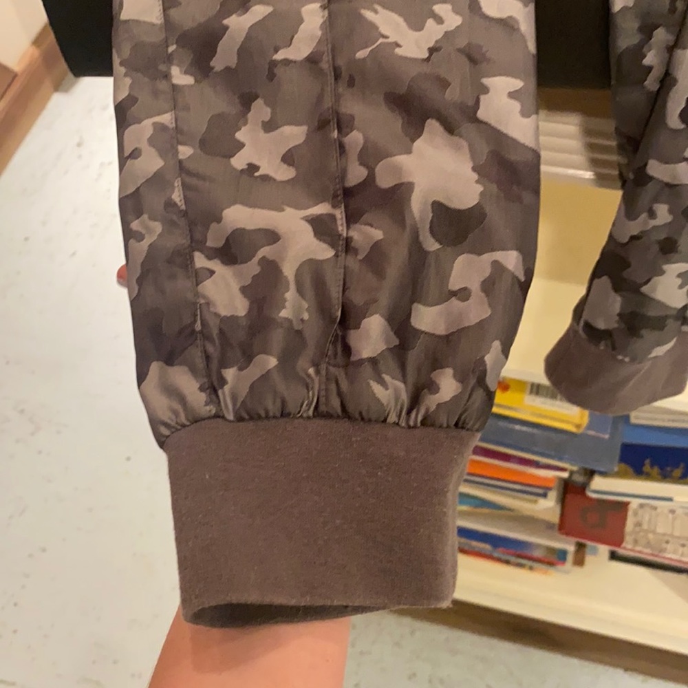 8 pockets ! - Picture 2 of 3